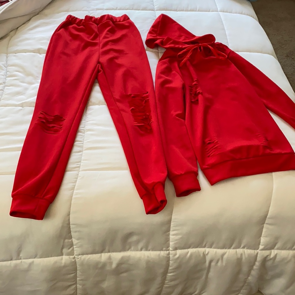 Red distressed jogger set